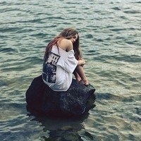 抱膝孤独,我一直都在,纵容寂寞深似海头像图片