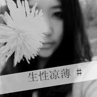 女孩颓废黑白照头像图片