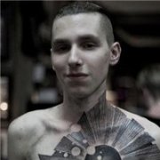 帅哥胸前的纹身