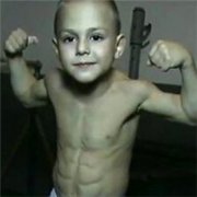 朱利亚诺·斯特勒绝对是世上最霸气的小孩子