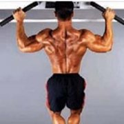 露背男，你是在显肌肉吗？