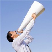 对天大叫的男子