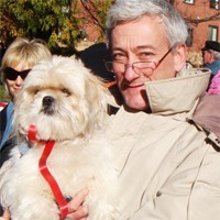 男人也爱抱狗头像图片