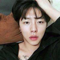 优质欧巴很养眼头像图片