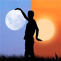 与月亮的嬉戏头像图片