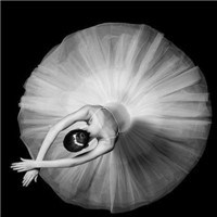 洁白的芭蕾舞裙头像图片