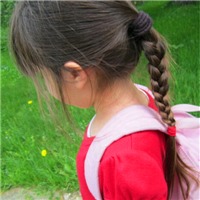 扎着辫子的小清新背影头像图片