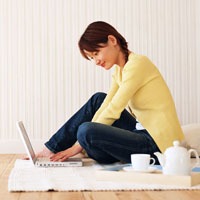 随地而坐的女孩头像图片