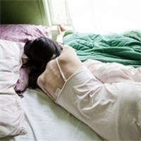 趴着睡觉头像图片