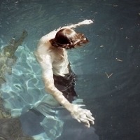 溺水男生头像图片