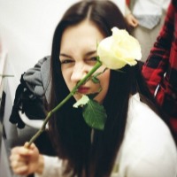 手上拿花头像图片