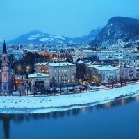 冬天的奥地利湖畔小镇头像图片