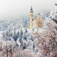 幸福的魔幻城堡头像图片