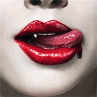 嘴角流血，谁说不痛？头像图片