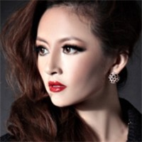 嫩模苏菲娅英伦风复古红唇诱惑头像图片