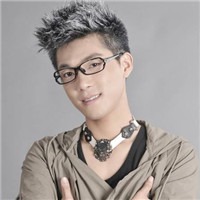 歌浴森头像图片