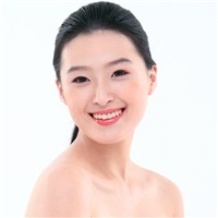 各种肤色女人的微笑头像图片