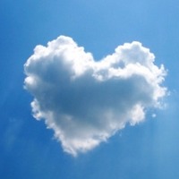 蓝天白云心形图案头像图片