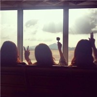 毕业后，只留下我们落寞的背影头像图片