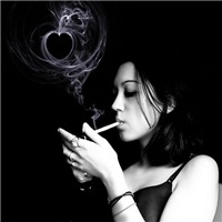 欧美黑白伤感抽烟头像图片