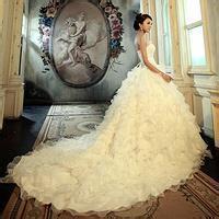 拖地裙摆婚纱头像图片