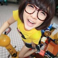 黄颜色的明媚姑娘头像图片