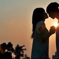 外国男女相拥亲吻头像图片