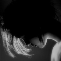 女生低头头像图片