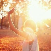 阳光下的女孩头像图片