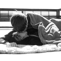 旁若无人的激情头像图片