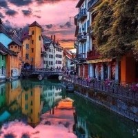 欧洲小镇与流水头像图片