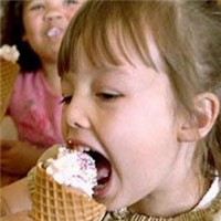小朋友吃冰激凌头像图片
