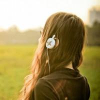 女生背面人物风景头像图片