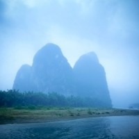 漓江上的烟雾头像图片