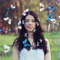 美女与蝴蝶头像图片