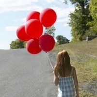 拿气球的女孩背影头像图片