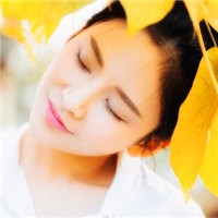 秋叶里的纯妹子头像图片