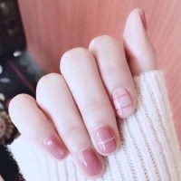 毛衣里伸出来的美甲头像图片