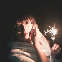 烛光下的女子头像图片