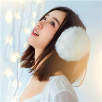 肤白貌美的耳罩妹头像图片