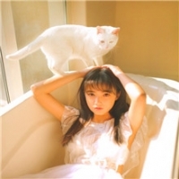 卧蚕少女头像图片