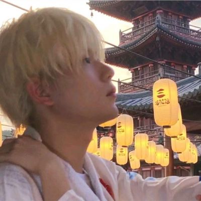 “你不停的翻着评论，只是为了找到那个能替你说出故事的人”(图14)