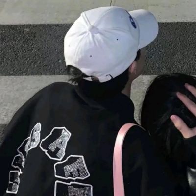 浪漫情侣头像/胡思乱想是我爱你的最好证明。(图1)