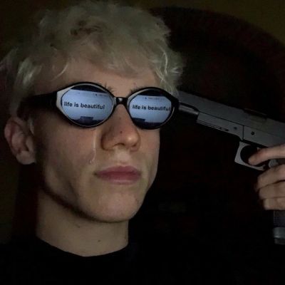 每晚夜里都独自徘徊，仿佛寻找什么，却始终没有答案。(图3)