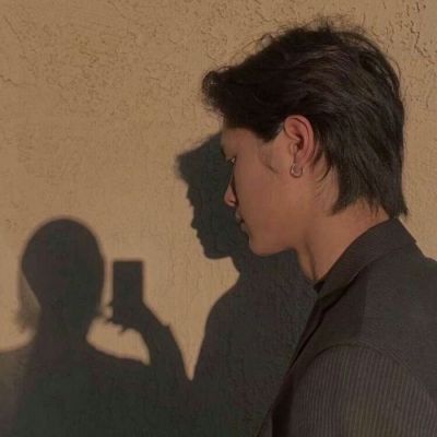 下意识的躲开是因为紧张，回头看是因为喜欢。(图14)