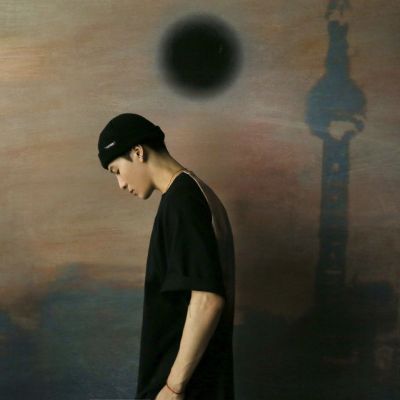 每晚夜里都独自徘徊，仿佛寻找什么，却始终没有答案。(图14)