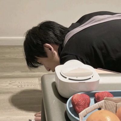 “嘴上说不想恋爱的人，心里大概都装着一个无法拥有的人。”(图6)