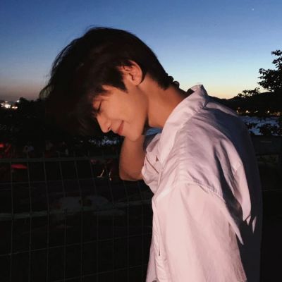 “嘴上说不想恋爱的人，心里大概都装着一个无法拥有的人。”(图11)