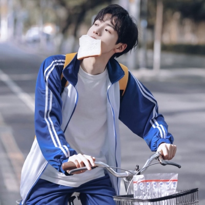 禾白｜干净ins风男生头像(图5)