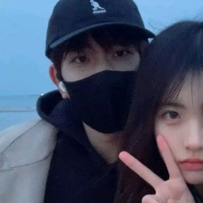 “你不停的翻着评论，只是为了找到那个能替你说出故事的人”(图16)